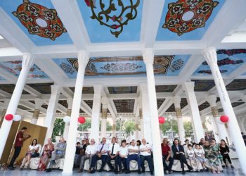 “Дар кӯчаҳои Порис” дар қалби Душанбе рӯнамоӣ шуд