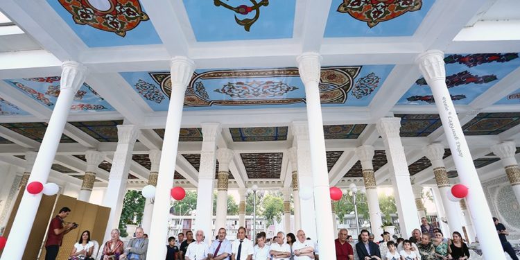 “Дар кӯчаҳои Порис” дар қалби Душанбе рӯнамоӣ шуд
